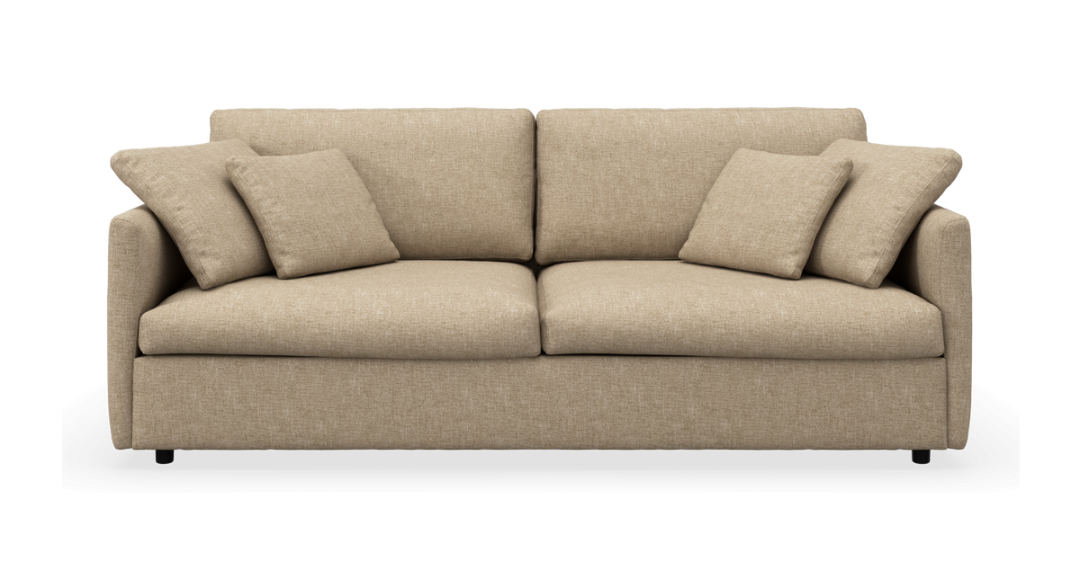 Beige 2-personers stofsofa med fire matchende puder og lave sorte ben.