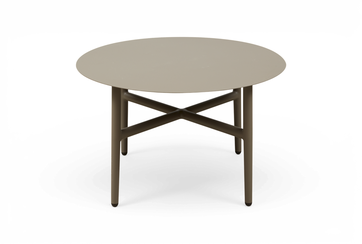 Rundt beige sofabord med metalben og krydsafstivning, fritlagt på hvid baggrund.