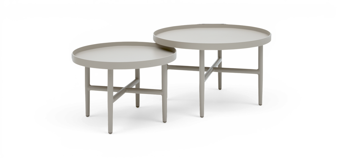 To runde indskudsborde i lys beige metal, minimalistisk design.