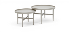 To runde indskudsborde i lys beige metal, minimalistisk design.