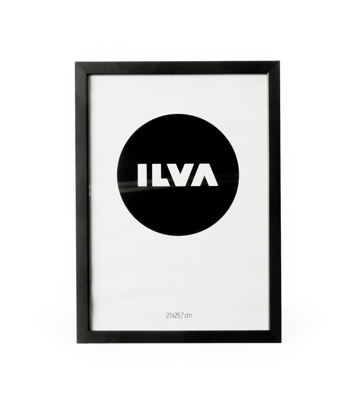 Sort billedramme med hvid baggrund og en sort cirkel med ILVA‑logo, 21x29,7 cm.