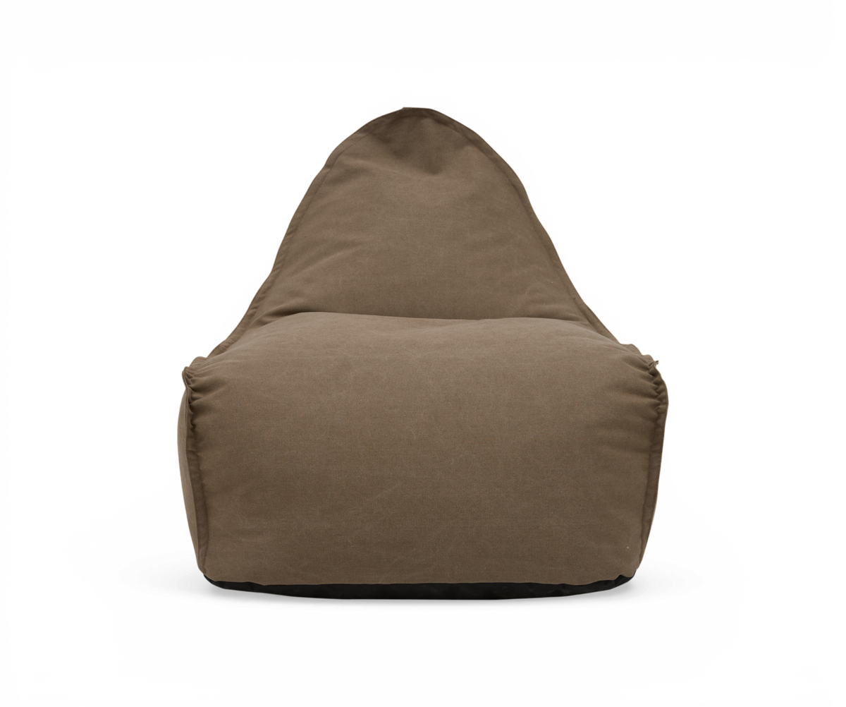 Brun stofsækkestol set forfra mod neutral baggrund.