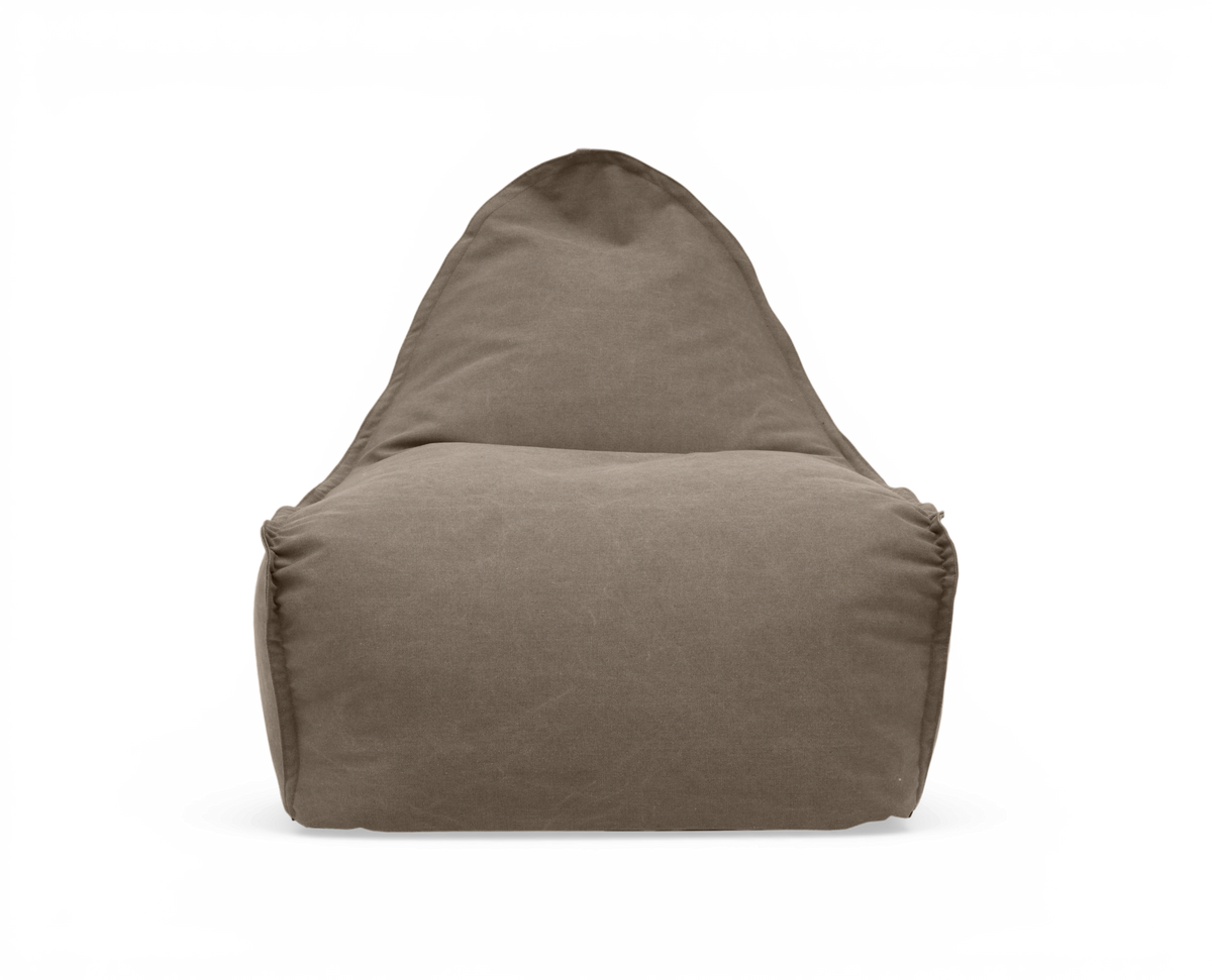 Brun/beige sækkestol med høj ryg, fritstående på hvid baggrund.