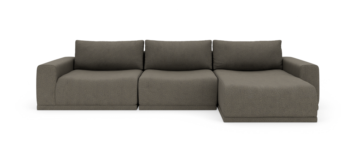 Modulsofa i gråt stof med chaiselong på højre side, frilagt mod hvid baggrund.