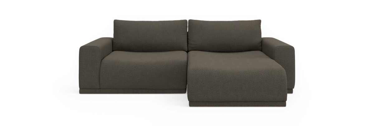 Mørkegrå modulsofa med chaiselong til højre, frilagt på sort baggrund.