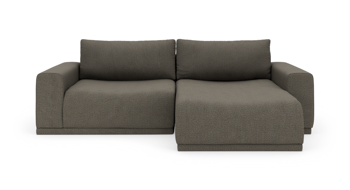Mørkegrå modulsofa med chaiselong til højre, frontvisning, frilagt mod hvid baggrund.