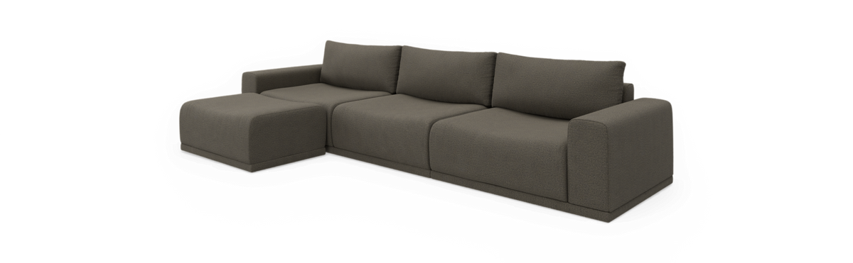 Modulsofa med venstrevendt chaiselong i mørkegråt stof på sort baggrund.