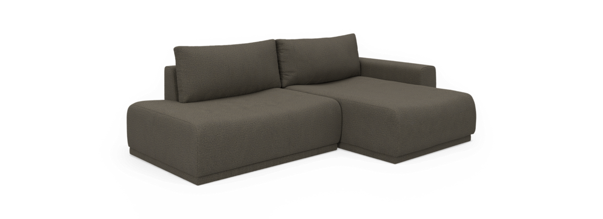 Modulsofa i mørk taupegråt stof med højrevendt chaiselong og lav arm i højre side, fritlagt mod sort baggrund.
