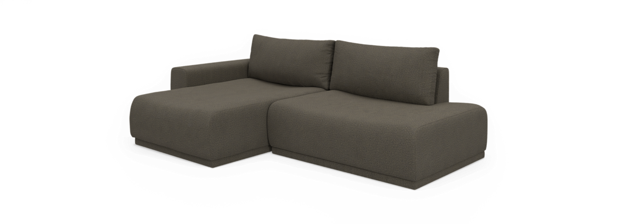Hjørnesofa med venstrevendt chaiselong i mørkegråt stof, frilagt på sort baggrund.