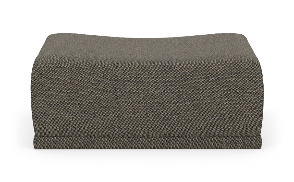 Brungrå rektangulær stofpuf/ottoman set forfra mod hvid baggrund.