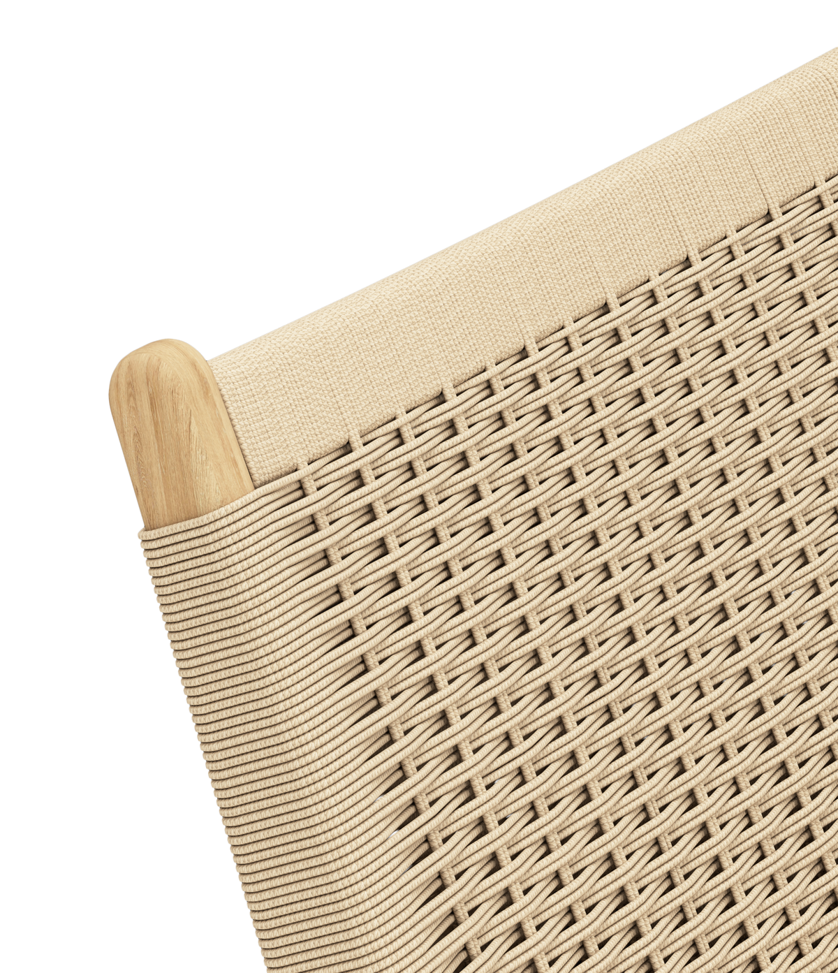Nærbillede af beige flettet snor på en stol med lys trædetalje.