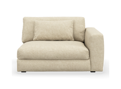 Beige modulsofa med højre armlæn og rygpude, frontvisning i studie.