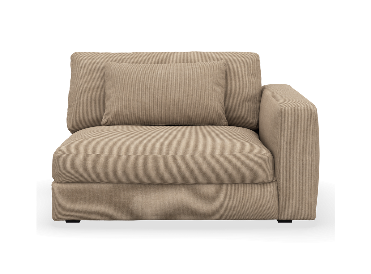 Beige modulsofadel med højre armlæn og matchende rygpude, set forfra.