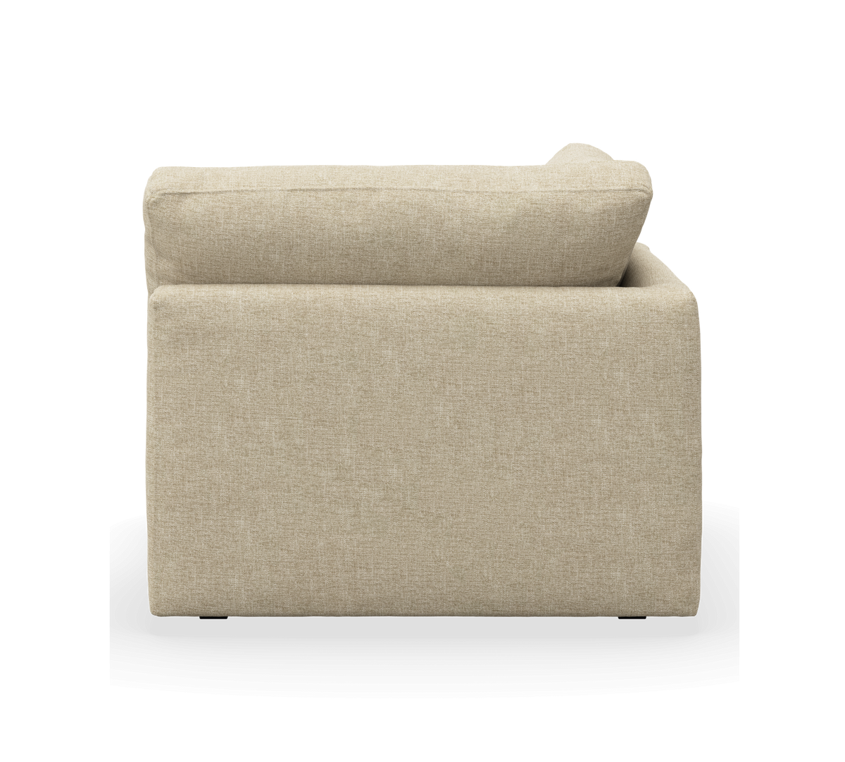 Sidevisning af beige stofsofa‑modul med rygpude, frilagt på hvid baggrund.