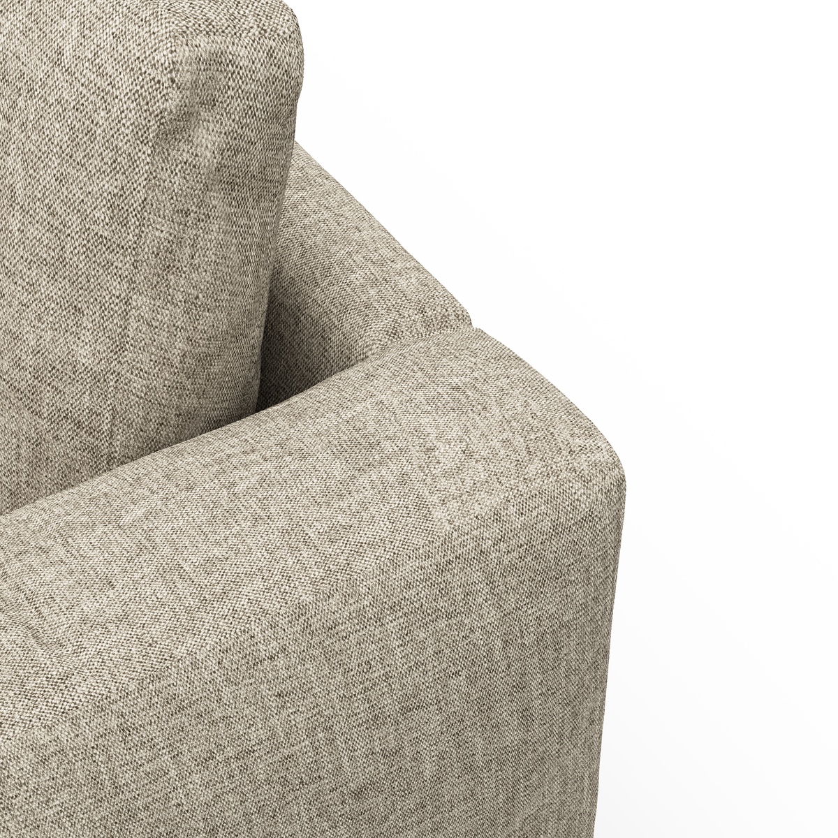 Nærbillede af beige stofsofas armlæn og ryghynde mod hvid studiobaggrund.