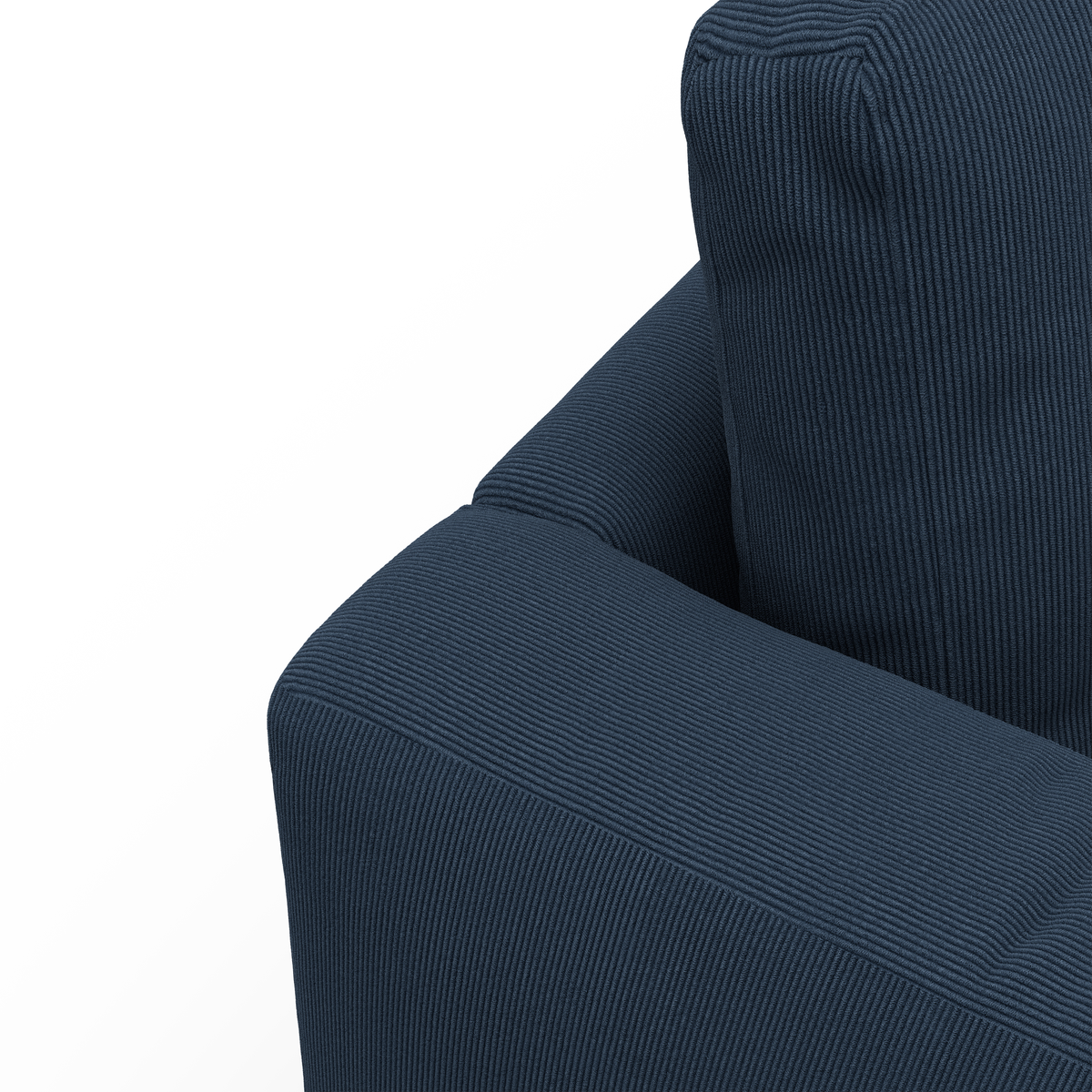 Nærbillede af mørkeblå corduroy-sofas armlæn og rygpude på hvid baggrund.