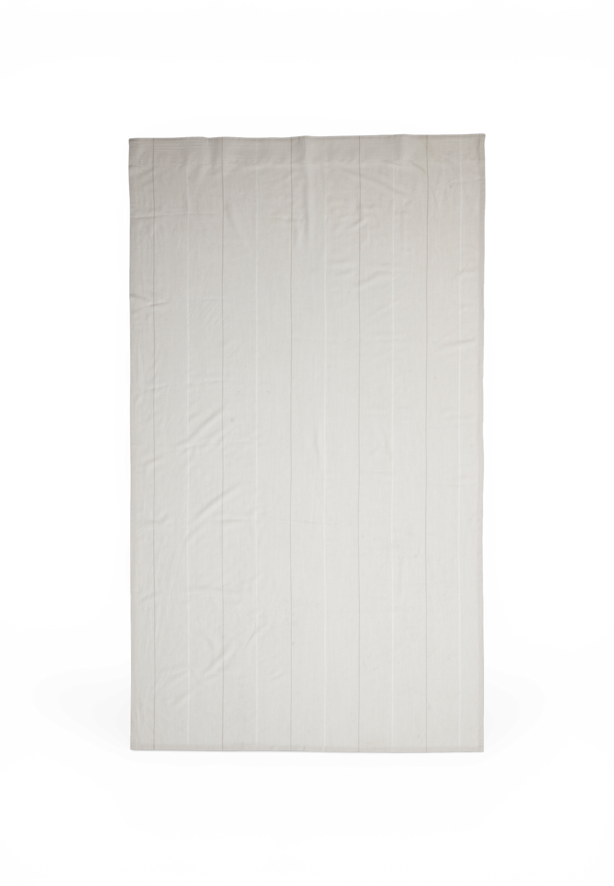 Lys beige plaid med subtile lodrette striber, set forfra.