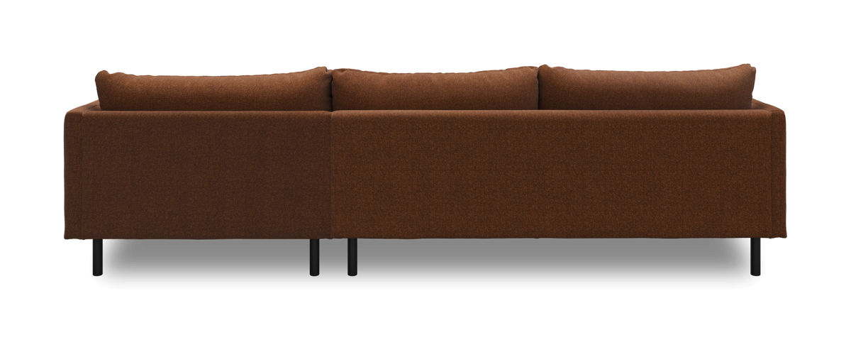 Brun 3‑personers sofa set fra bagsiden med sorte ben, frilagt på hvid baggrund.