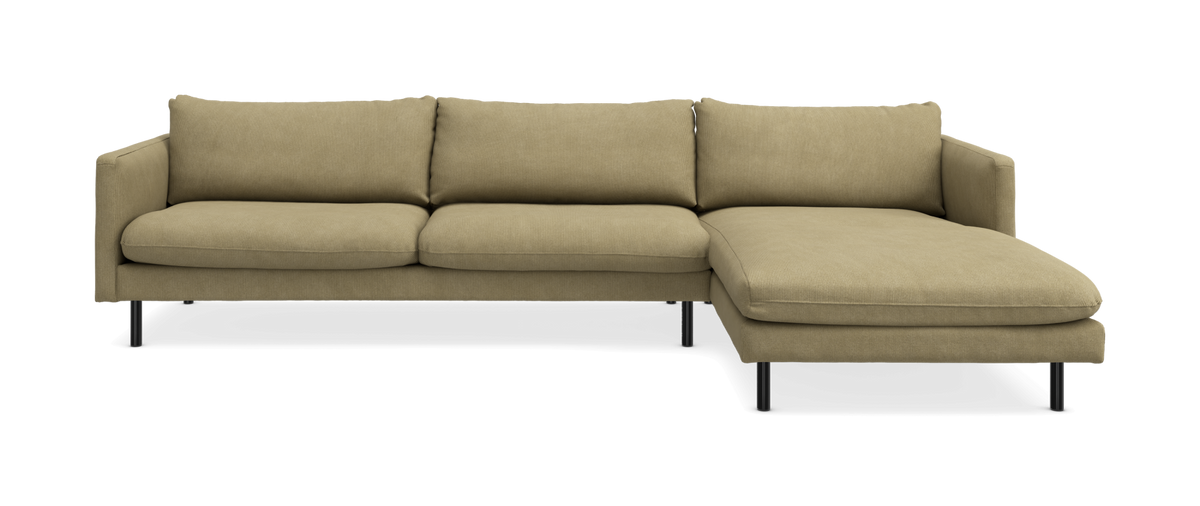 Hjørnesofa med højre chaiselong i olivbeige stof med slanke sorte ben.