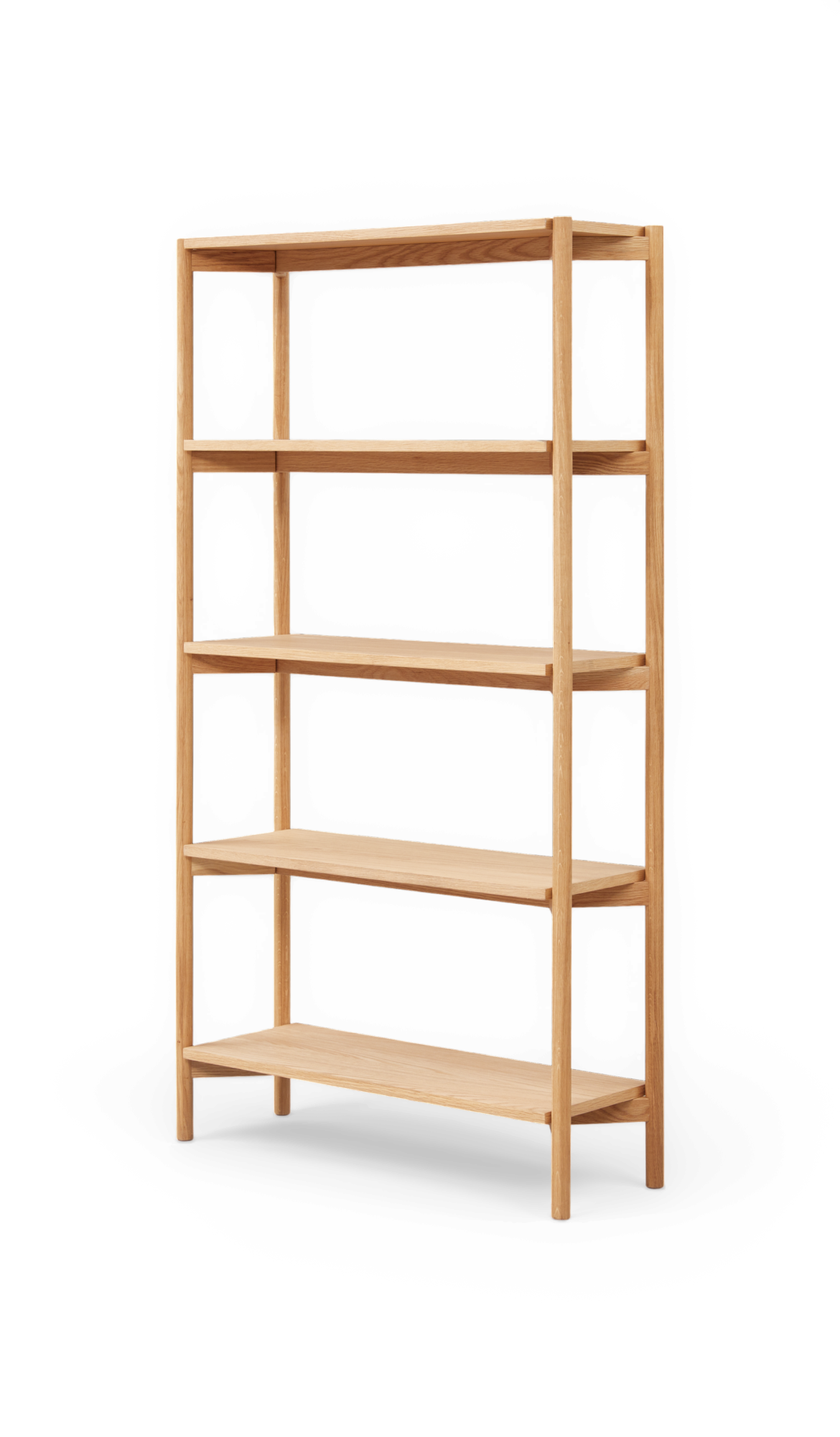 Fritstående reol i lys eg med fem hylder i minimalistisk skandinavisk design.