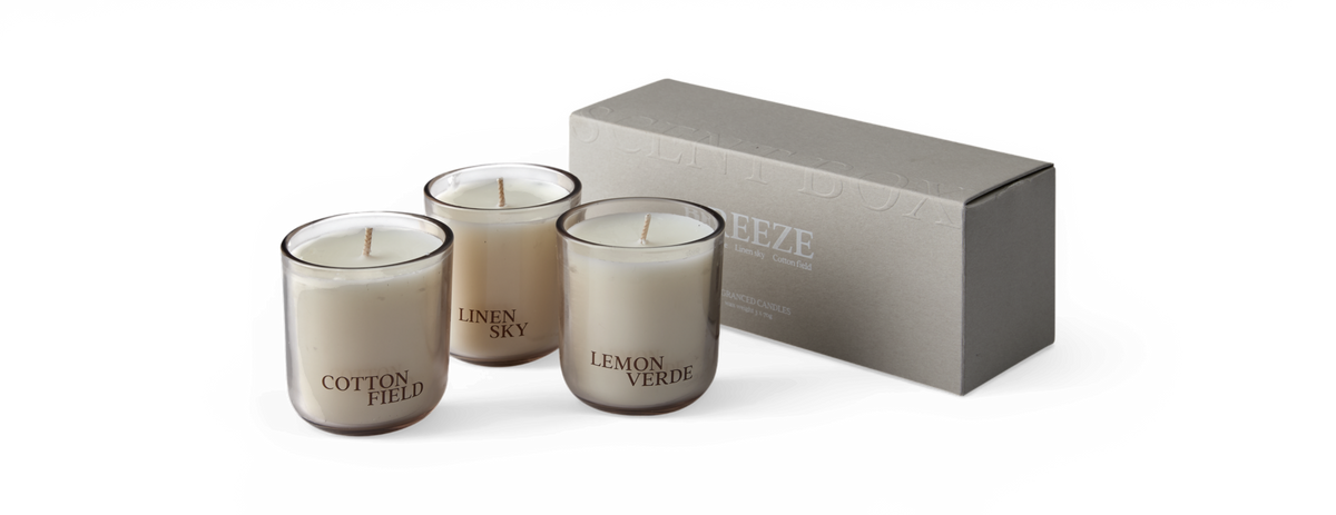 Tre duftlys – Cotton Field, Linen Sky, Lemon Verde – ved siden af Breeze gaveæske.