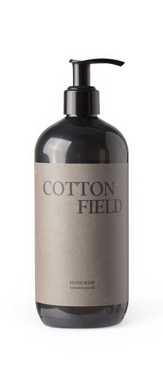 Sort pumpeflaske med etiketten 'COTTON FIELD' håndsæbe, indeholder 500 ml.