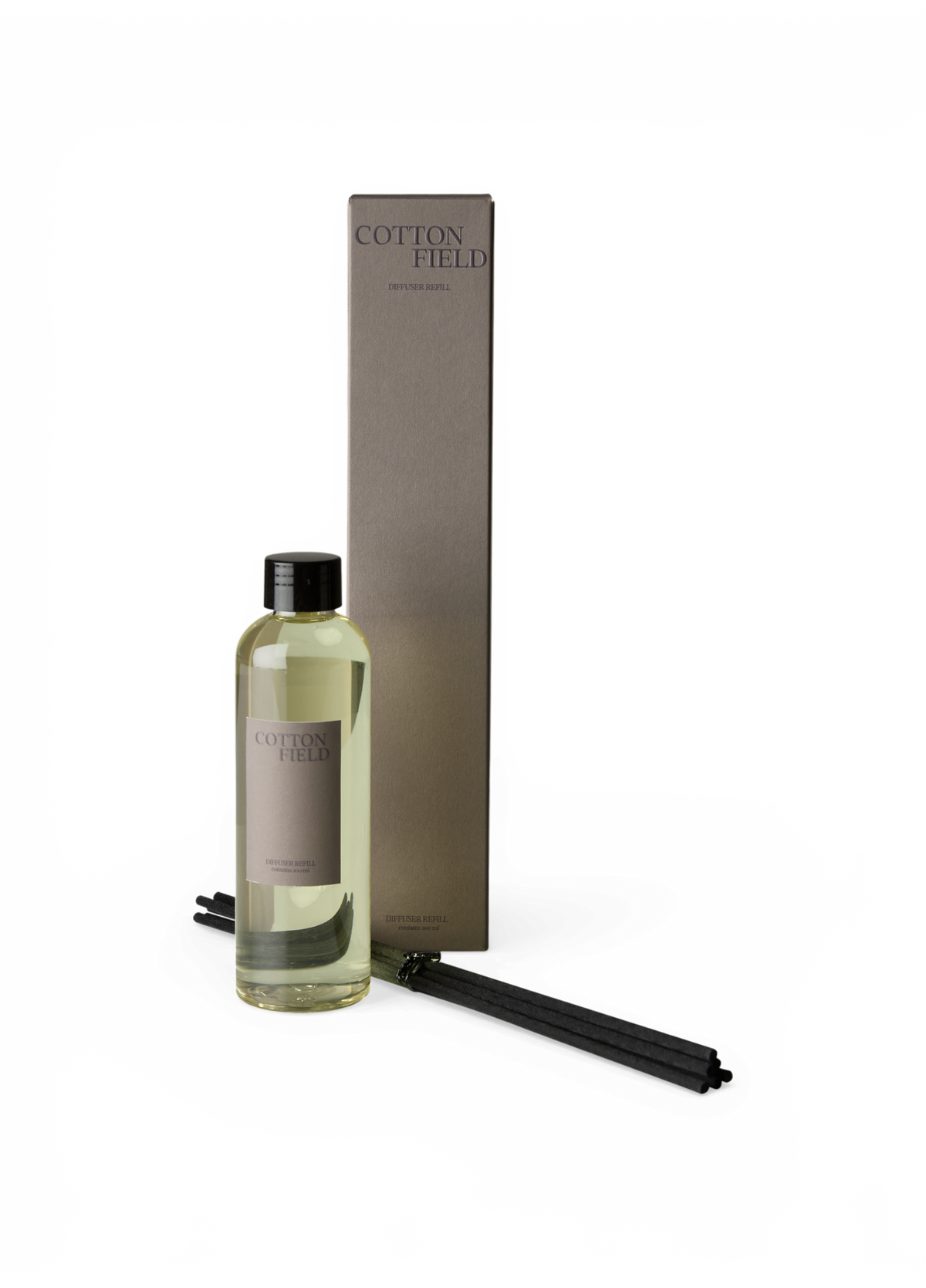 COTTON FIELD duftdiffuser‑refill med flaske, høj æske og sorte pinde på hvid baggrund.