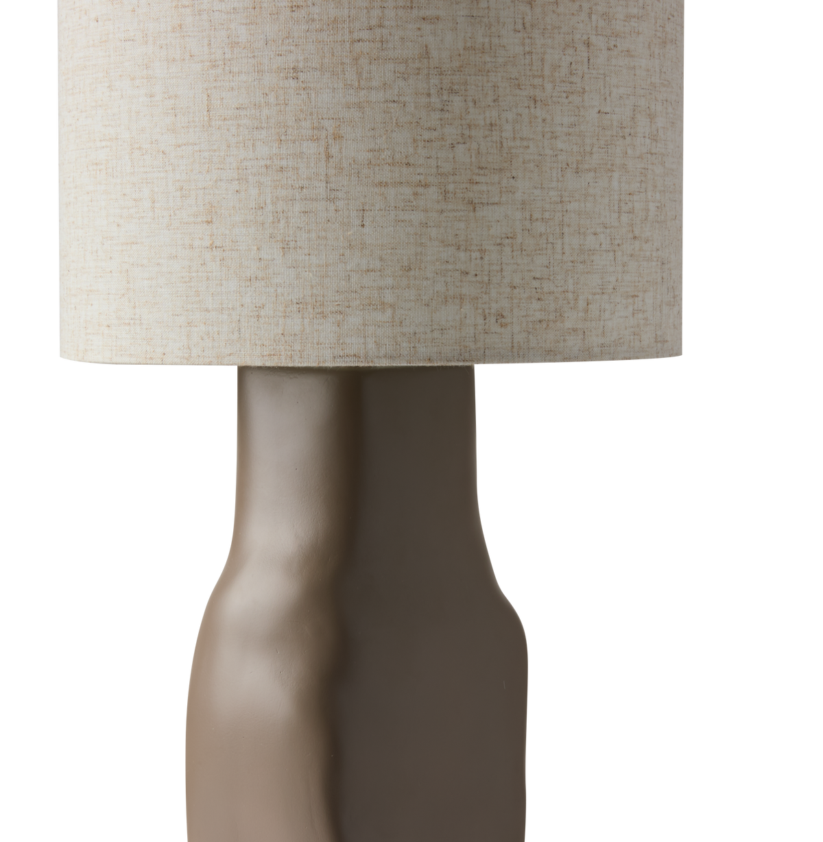 Bordlampe med beige tekstilskærm og brun, organisk formet fod.