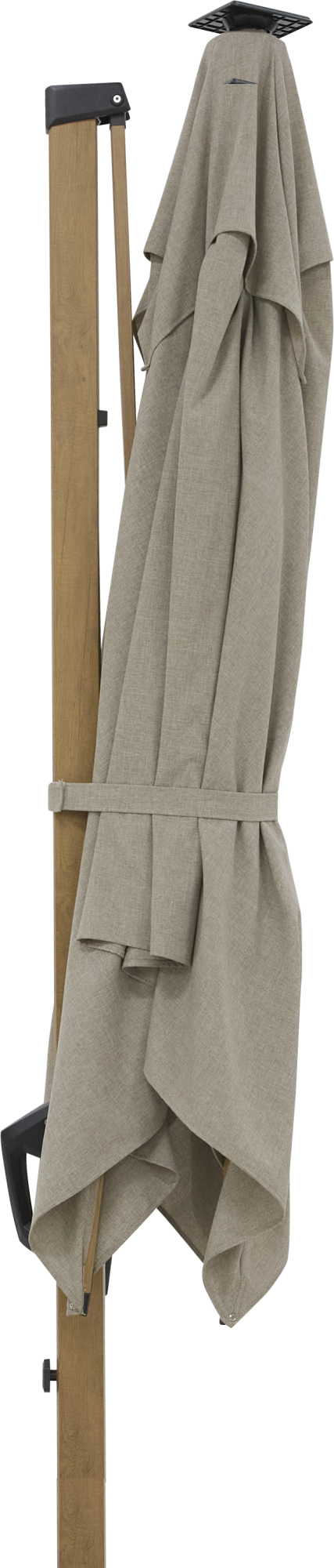 Lukket beige udendørs parasol med stofskærm bundet om en træstang, frilagt produktbillede.