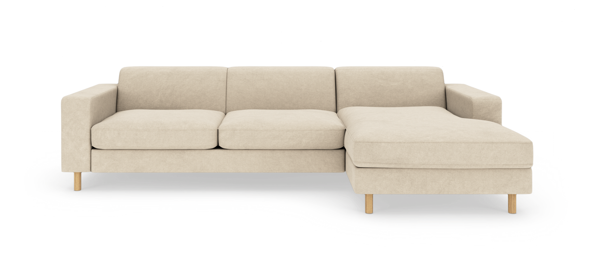 Beige modulsofa med højre chaiselong på hvid baggrund.