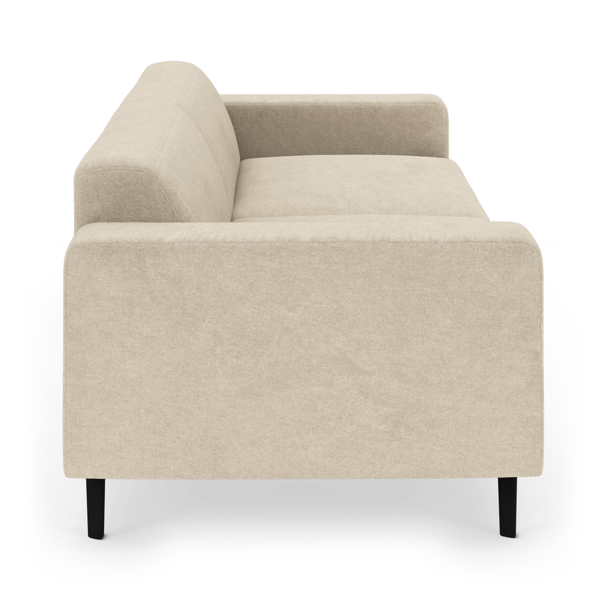 Beige stofsofa set fra siden med sorte ben, frilagt på hvid baggrund.