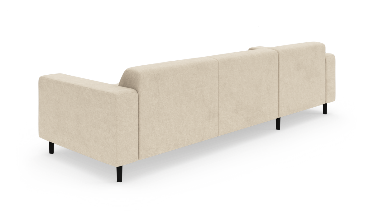 Beige tresædet sofa set bagfra i studio, minimalistisk design med sorte ben.