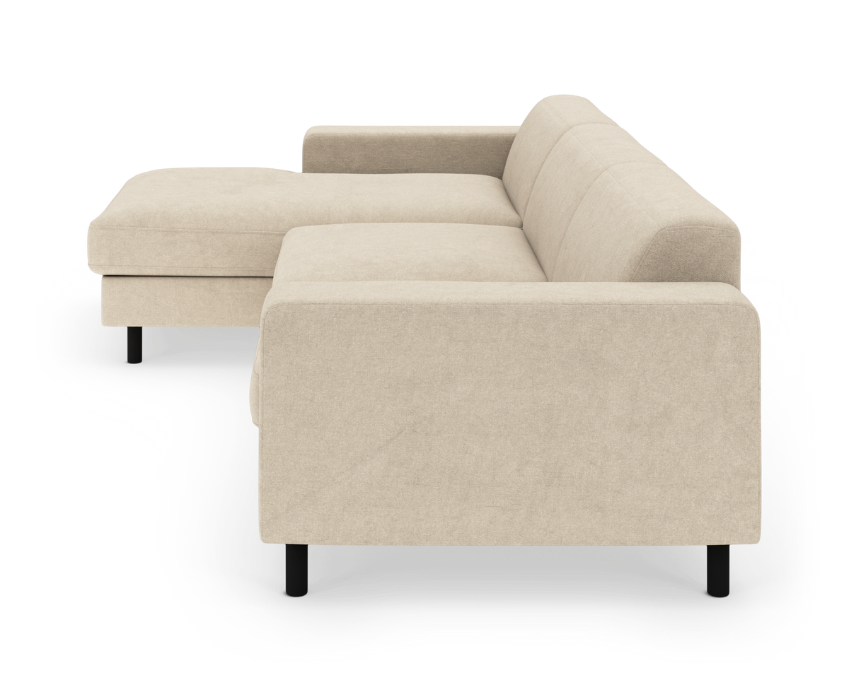 Beige L-formet modulsofa med venstre chaiselong på hvid baggrund, set fra siden.