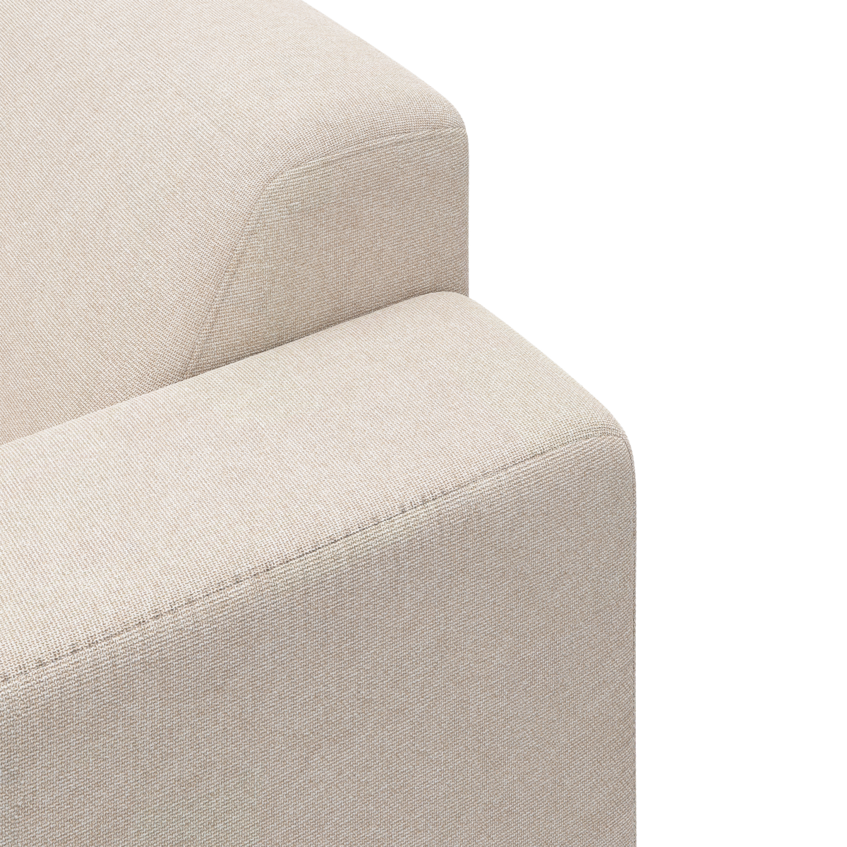 Nærbillede af beige stofsofa med armlæn og ryg, frilagt på hvid baggrund.