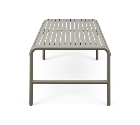 Rektangulært lysegråt metalbord med lamel-top, frontvisning på neutral baggrund.