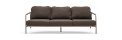 Frontvisning af moderne 3-personers sofa i mørkebrunt stof med beige metalramme.
