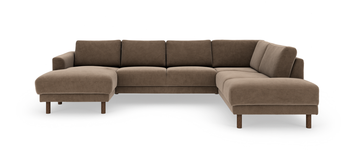 Brun L‑formet modulsofa med chaiselong til venstre og divan til højre, træben og riflet cord/fløjl, frilagt på hvid baggrund.