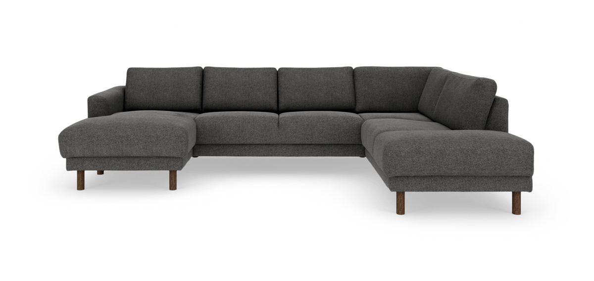 Mørkegrå U‑sofa i stof med chaiselong til venstre og divanmodul til højre, runde træben.