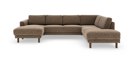 Brun L‑formet hjørnesofa i stof med træben, frilagt på hvid baggrund.