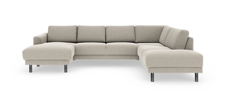 Beige U-formet hjørnesofa med chaiselong til venstre og metalben, frilagt på hvid baggrund.