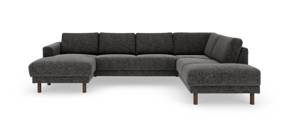 Mørkegrå U‑sofa i stof med chaiselong til venstre, åbent hjørne til højre og runde træben.