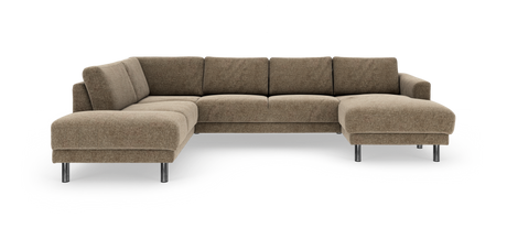 Brun L-formet hjørnesofa med chaiselong til højre og kromben, frilagt på hvid baggrund.