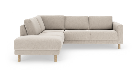 Beige L‑sofa med venstrevendt chaiselong og træben på hvid baggrund.