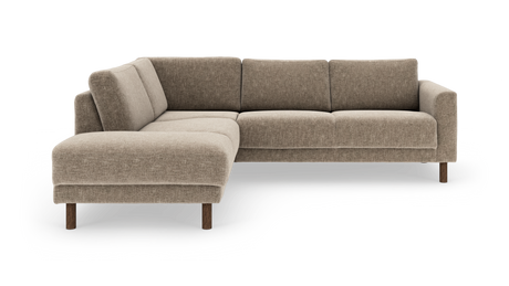 Beige L‑sofa i stof med træben og venstrevendt chaiselong.