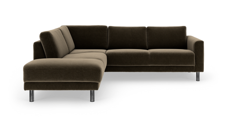 Mørkebrun L‑formet modulsofa med korte metalben, frilagt på hvid baggrund.