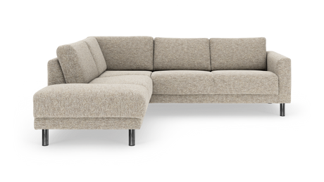 Beige L-formet hjørnesofa med kromben, frilagt på hvid baggrund.