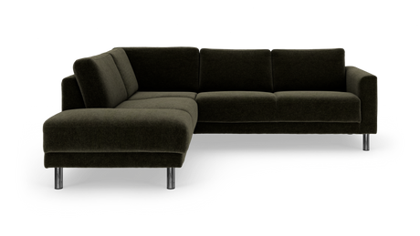 Mørkegrøn L‑formet hjørnesofa med venstrevendt chaiselong og runde metalben, fritstående på hvid baggrund.