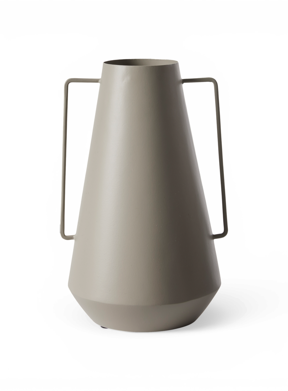 Konisk vase i taupegrå metal med firkantede sidehåndtag, frilagt på hvid baggrund.