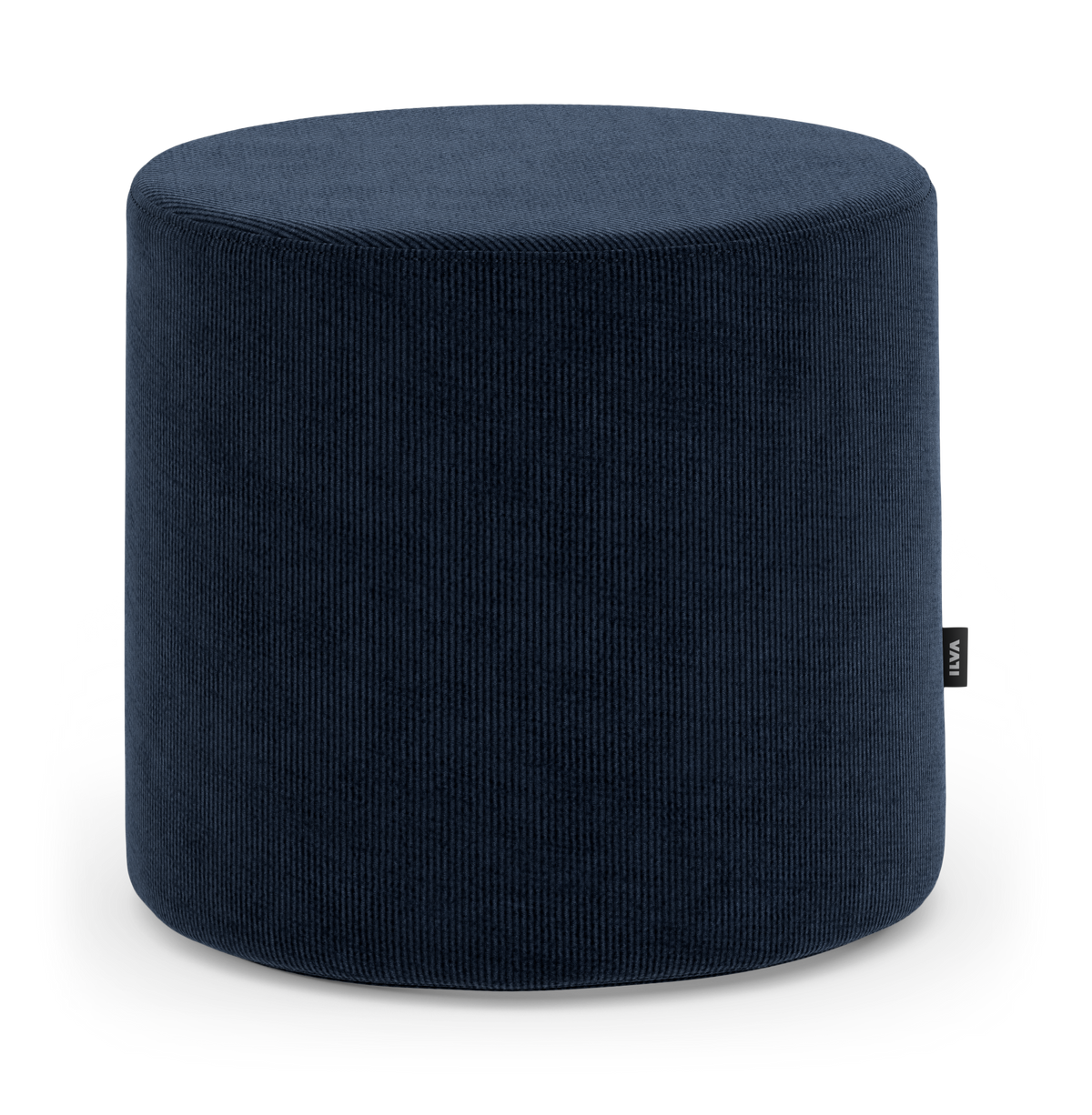 Mørkeblå rund puf i fløjl/corduroy med cylindrisk form på hvid baggrund.