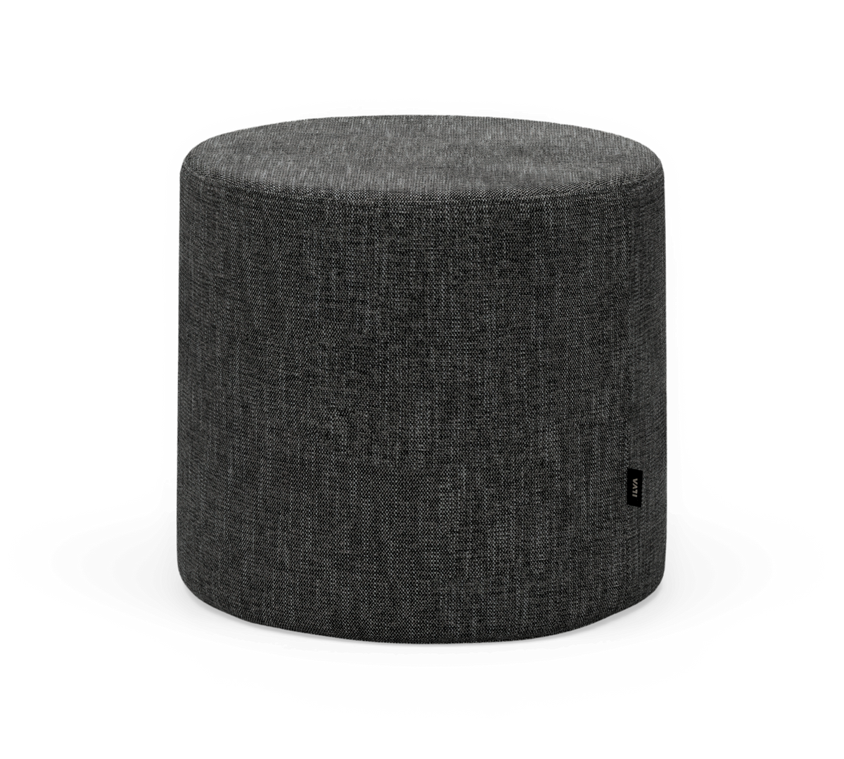 Mørkegrå rund puf/ottoman i stof med cylindrisk form på hvid baggrund.